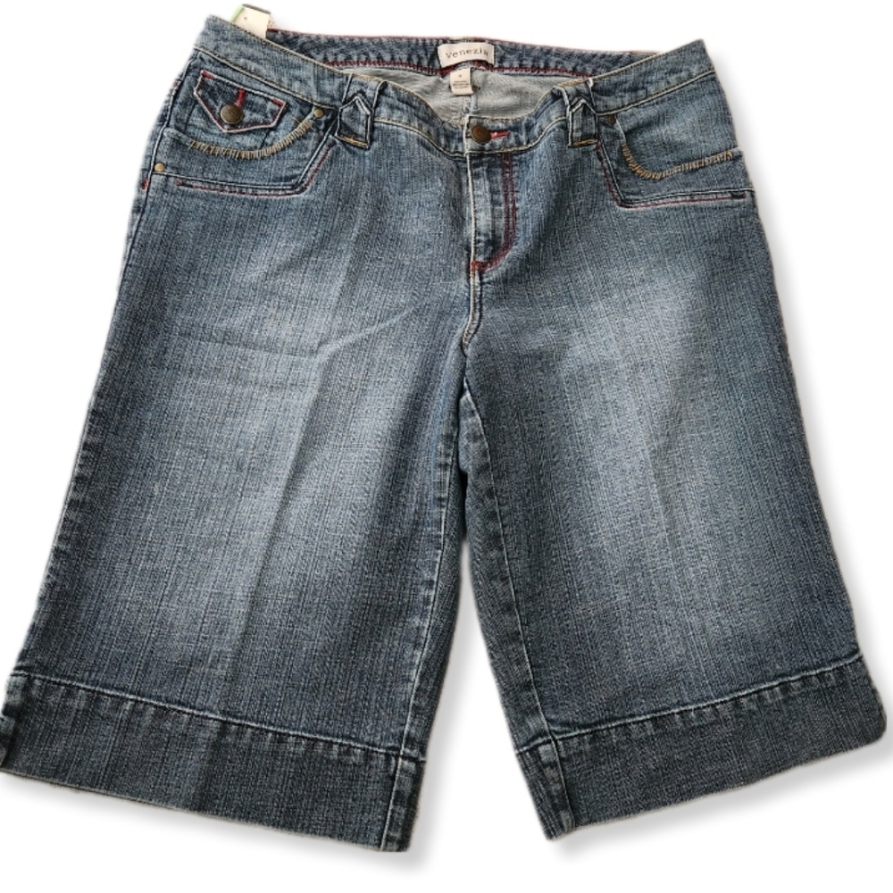 Venezia Woman's Plus Size Bermuda Denin Shorts Below Knee GUC Size 18 W-686